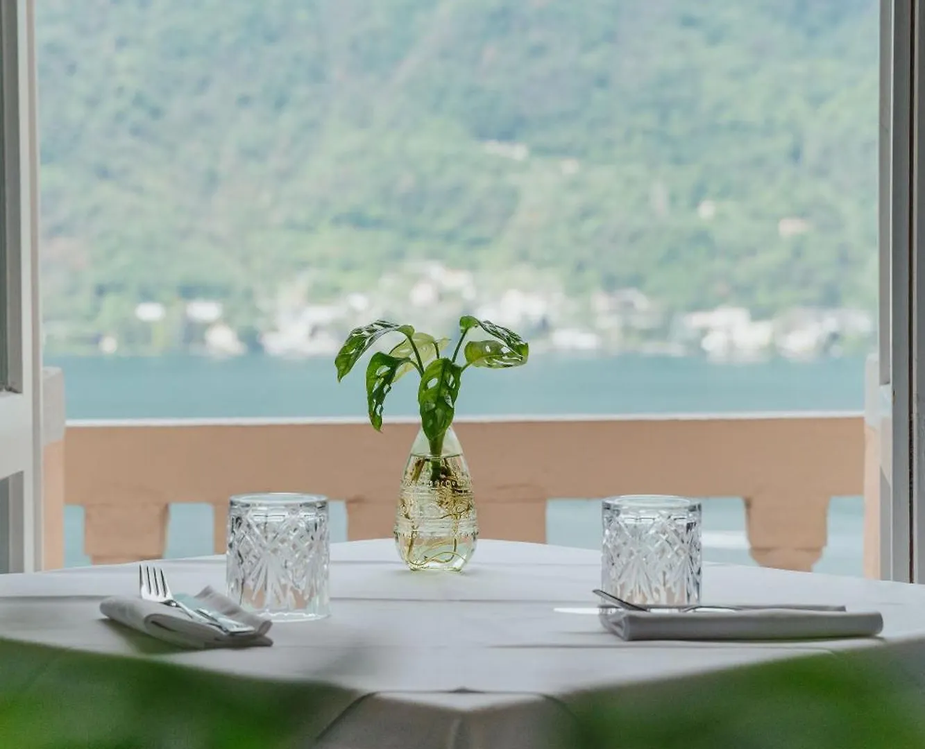 Briisa De Ness Hotel Nesso 3*,  Italien